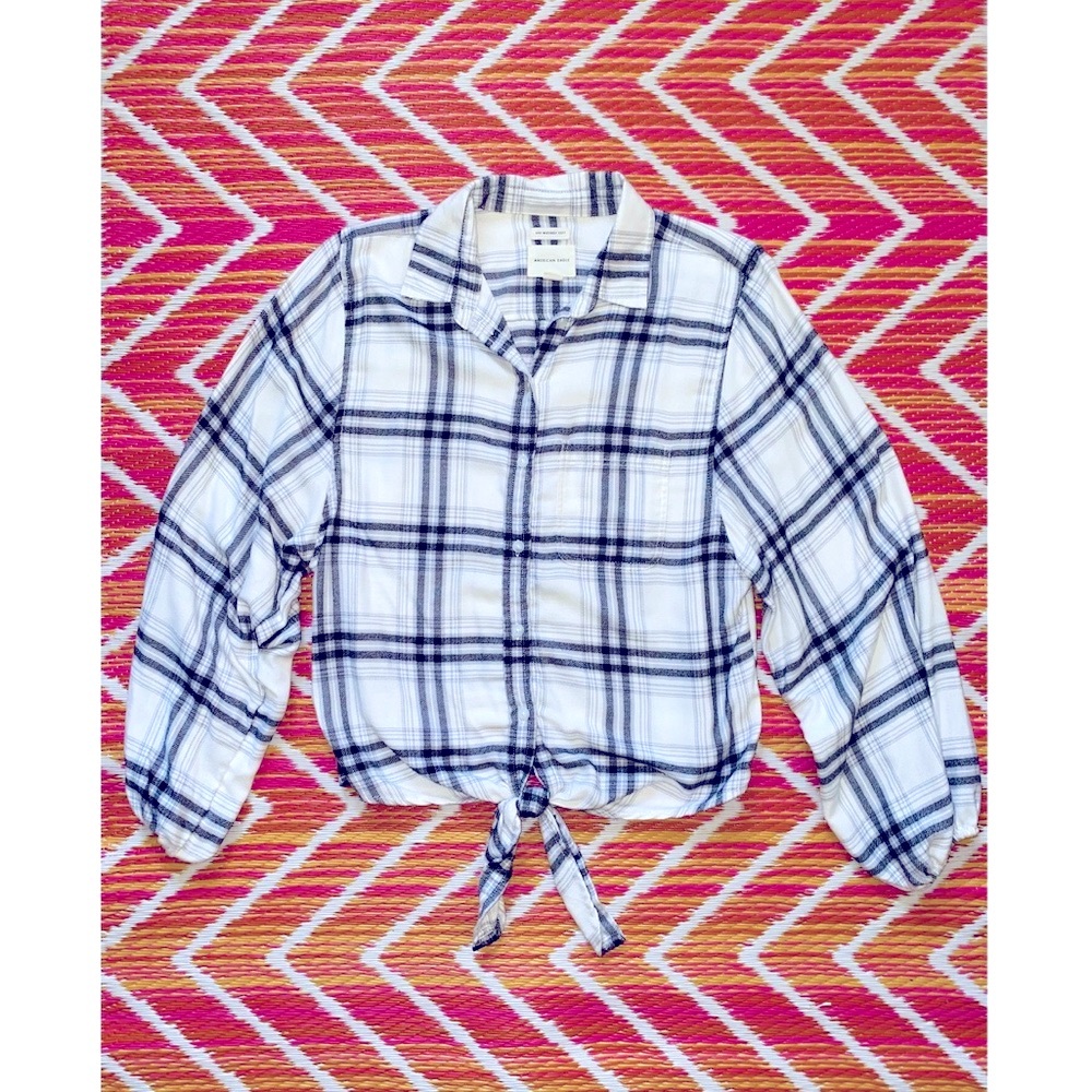 ***SOLD***🤍🖤American Eagle🖤🤍 ☆ Shirt ☆